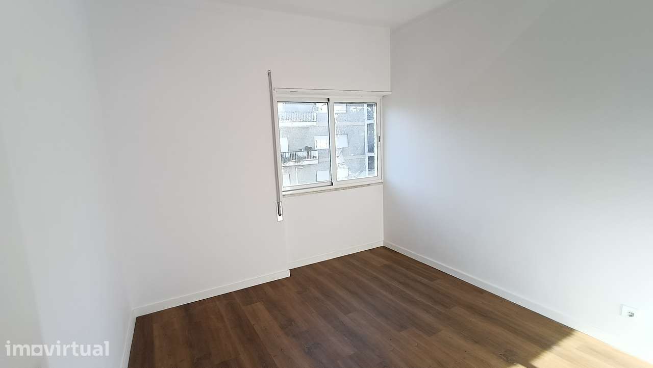 Apartamento T3 c/ 93 m² remodelado situado no Alto do Seixalinho - Grande imagem: 3/30