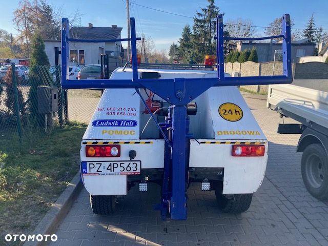 Nissan King Cab - 11