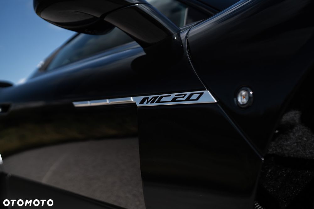 Maserati MC20 - 12