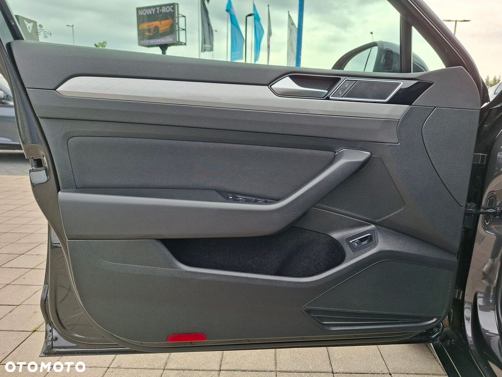 Volkswagen Passat - 10
