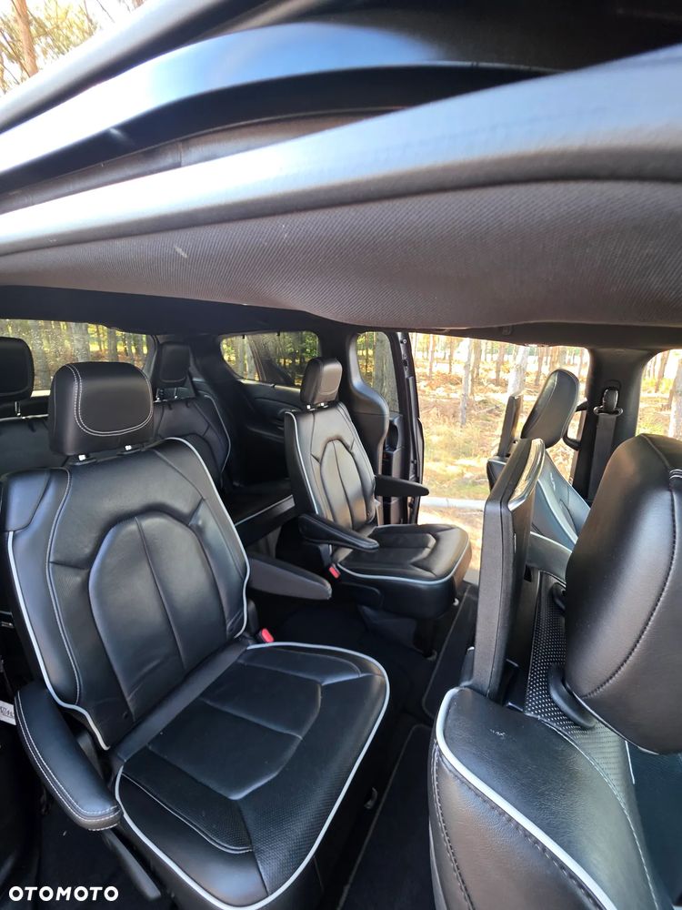 Chrysler Pacifica - 37