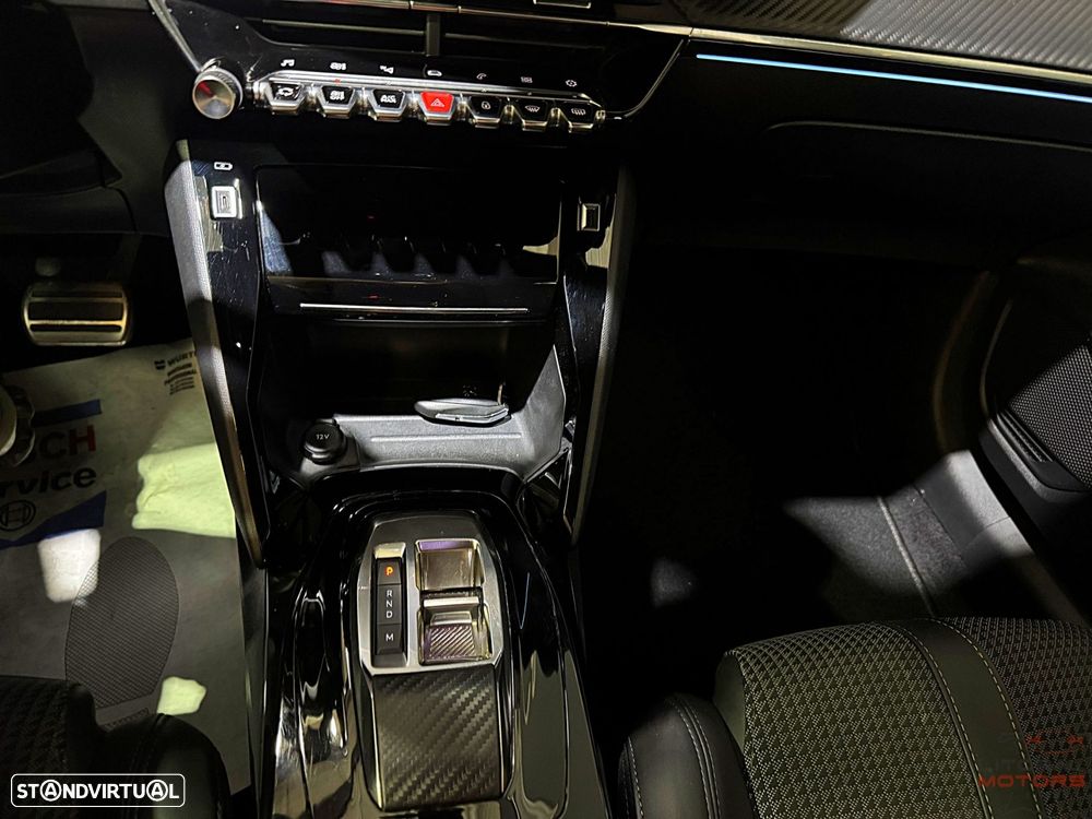Peugeot 208 1.2 PureTech GT EAT8 - 29