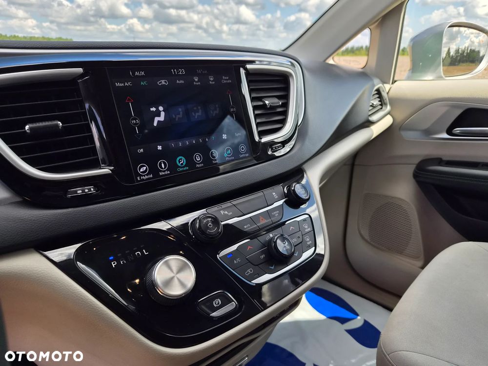 Chrysler Pacifica - 17