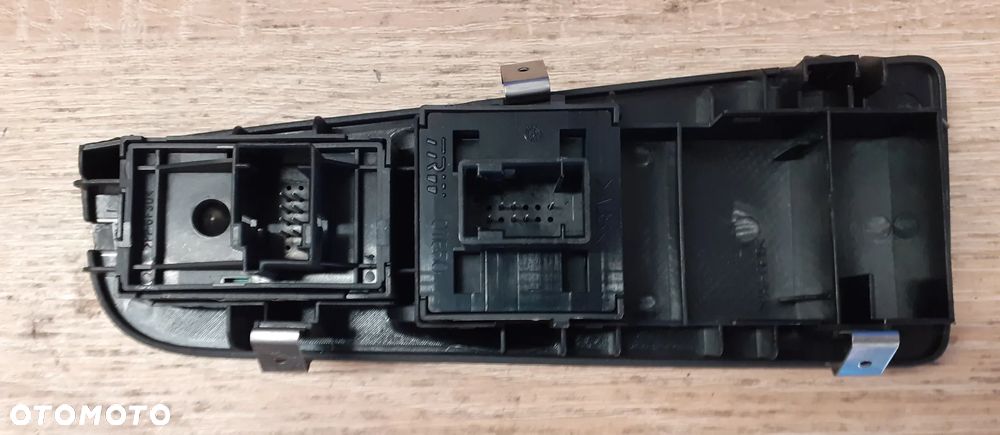 PANEL STEROWANIA PRZEŁĄCZNIK SZYB DRZWI KIEROWCY FIAT GRANDE PUNTO - 2