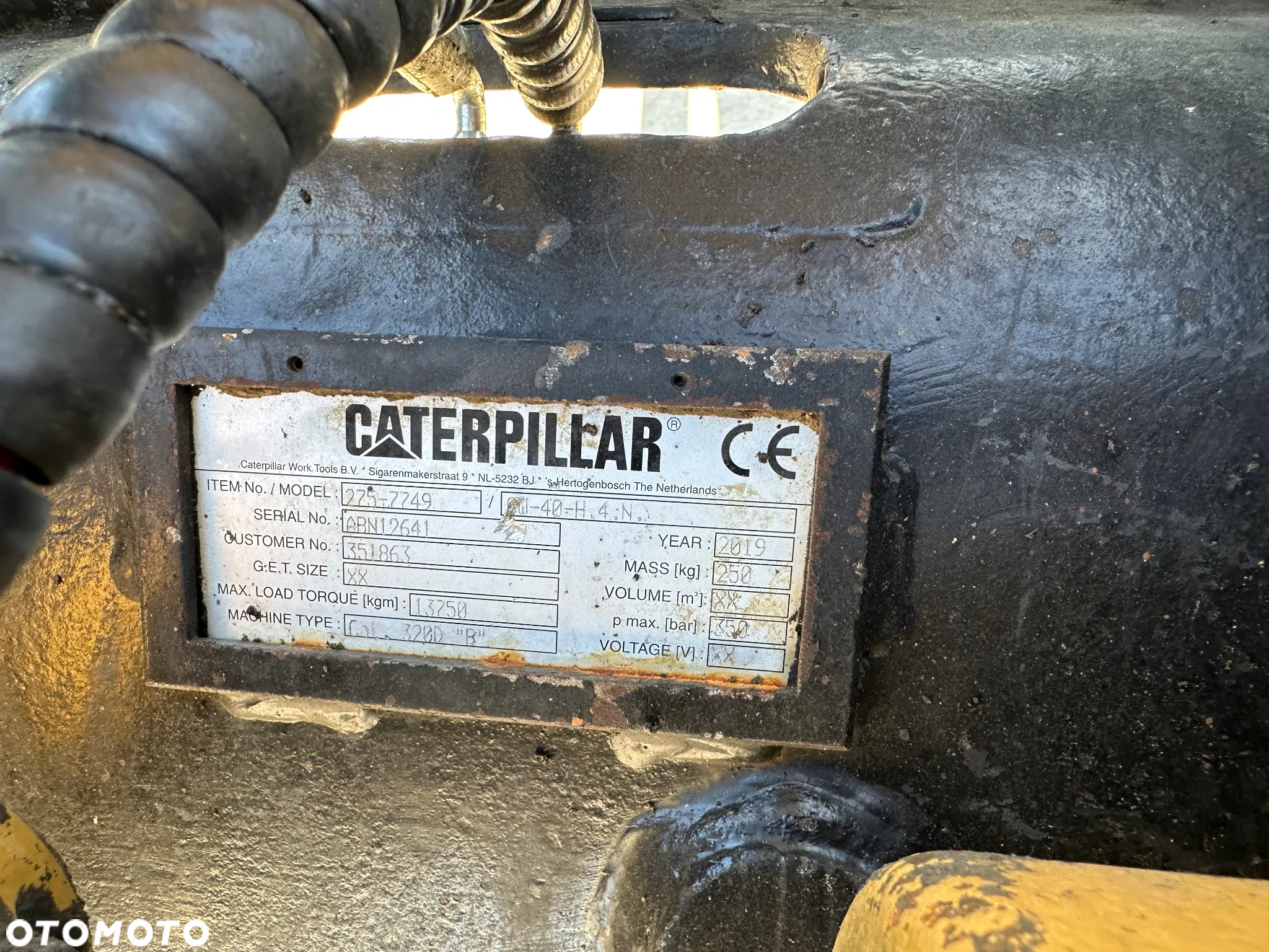 Caterpillar 323 - 16
