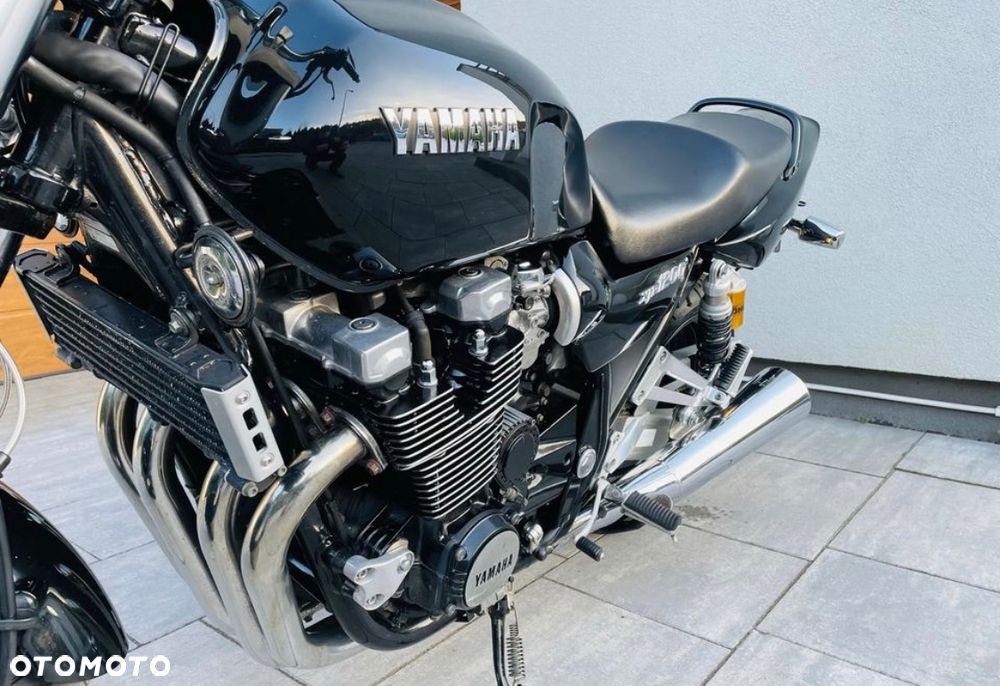 Yamaha XJR - 8