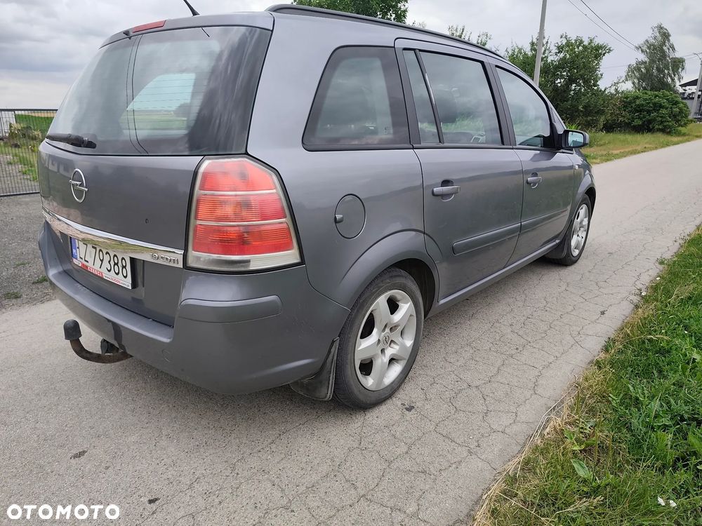 Opel Zafira 1.9 CDTI Essentia - 4