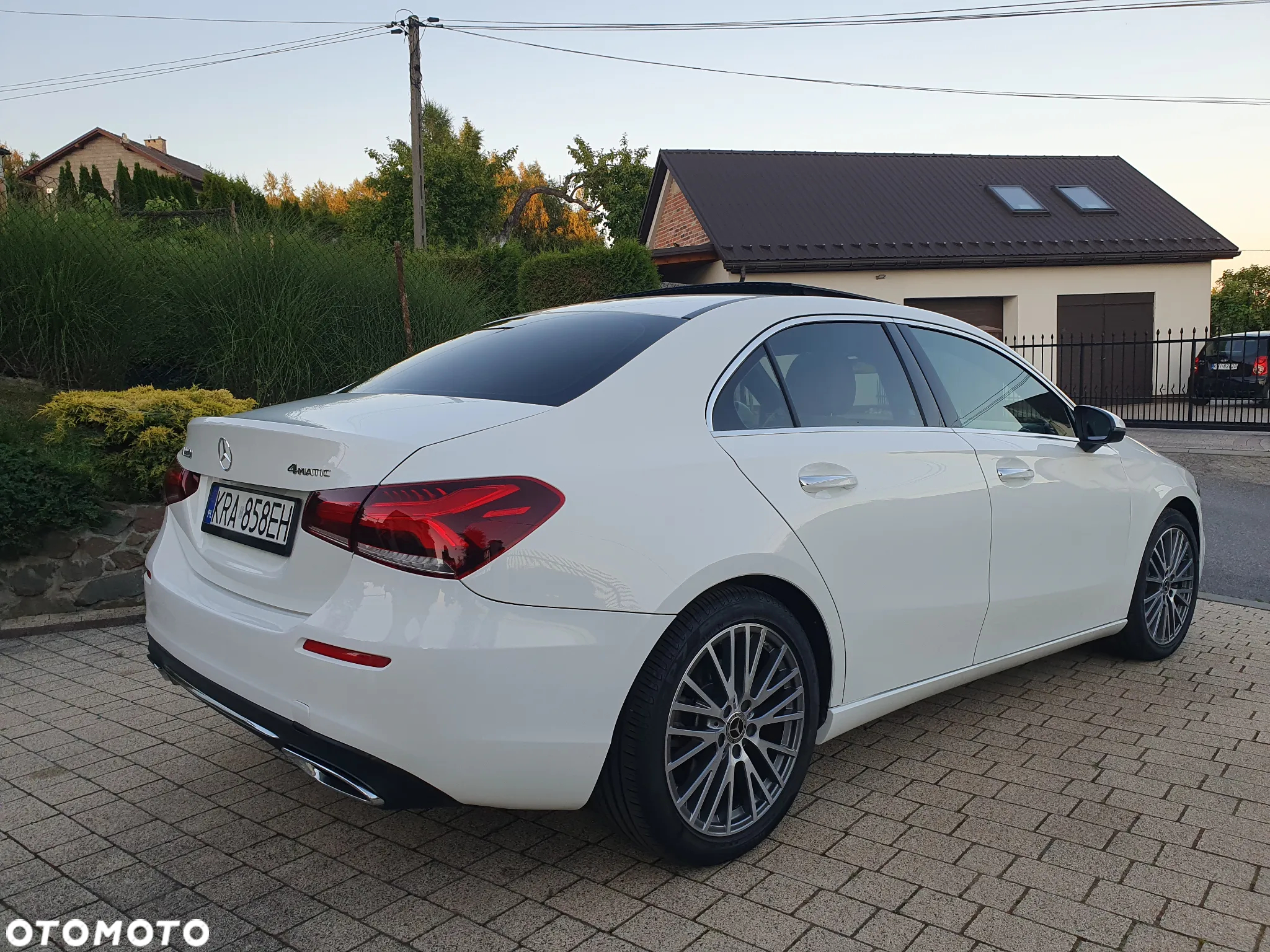 Mercedes-Benz Klasa A 220 4-Matic Style 7G-DCT - 3