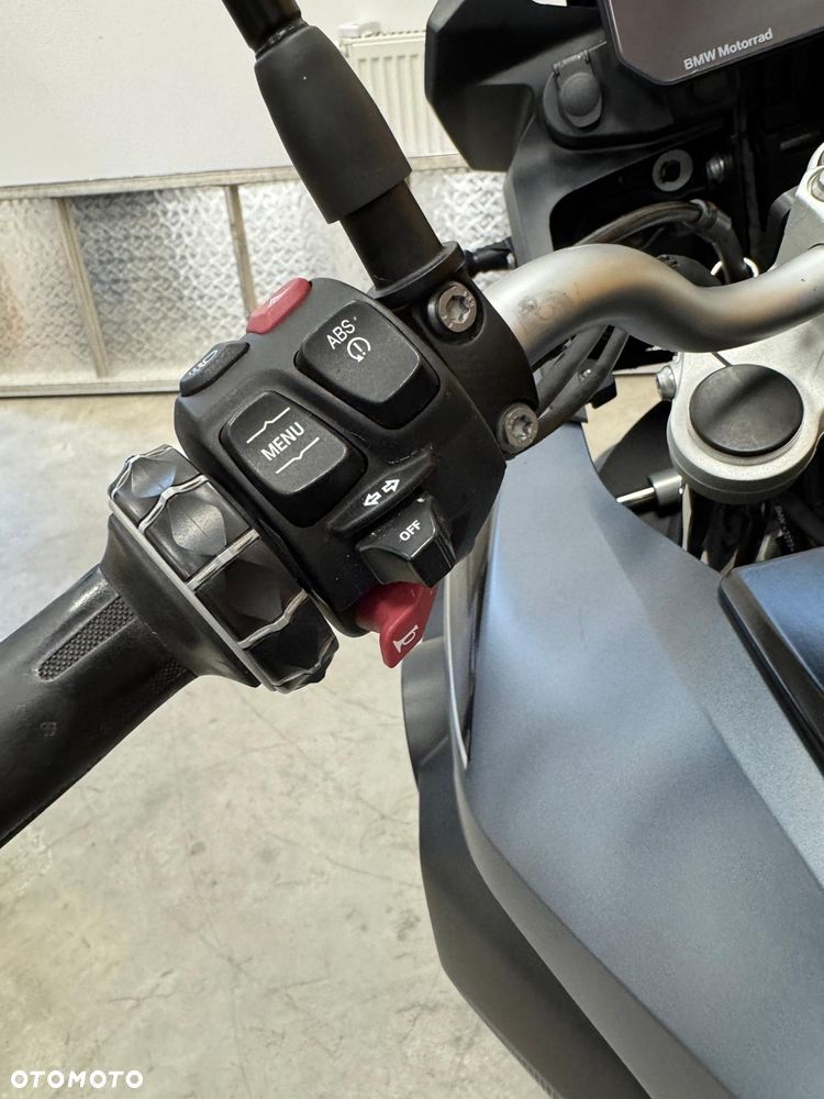 BMW F - 26