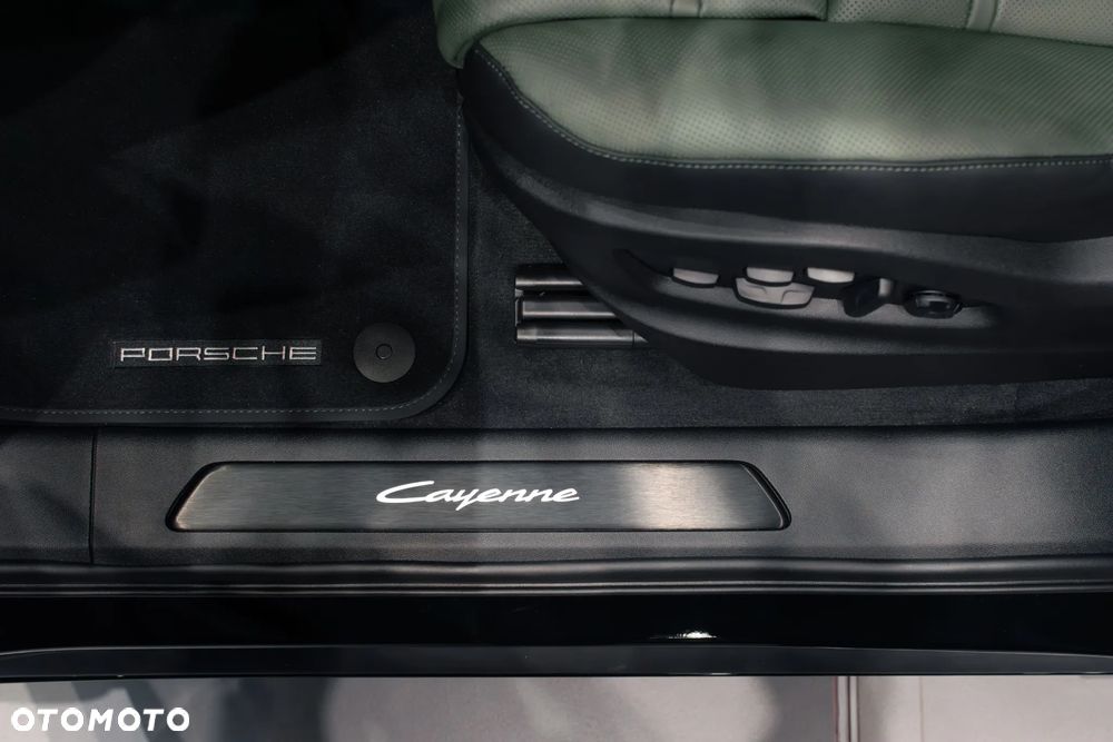 Porsche Cayenne E-Hybrid PHEV Black Edition - 33