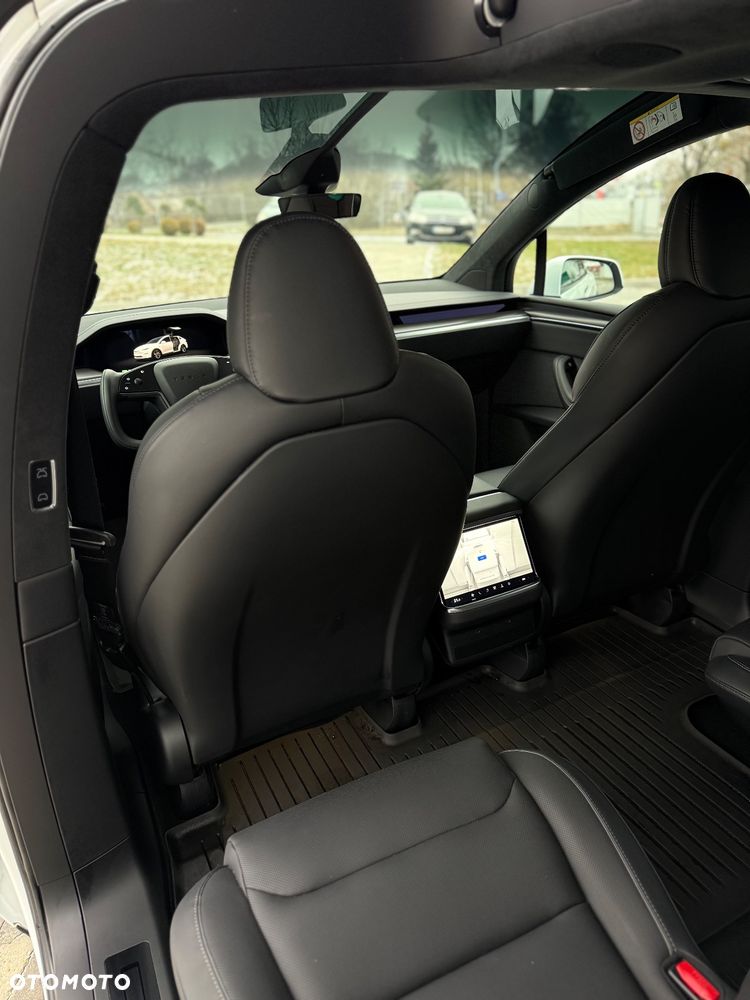 Tesla Model X - 14