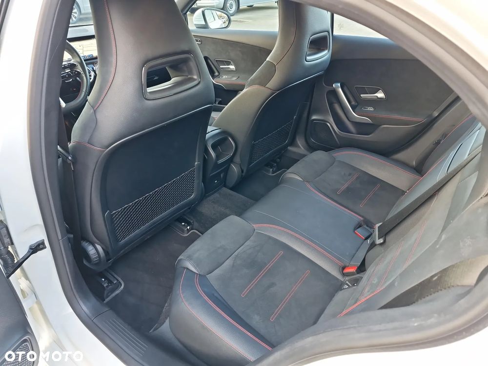Mercedes-Benz Klasa A 220 4-Matic AMG Line 7G-DCT - 14