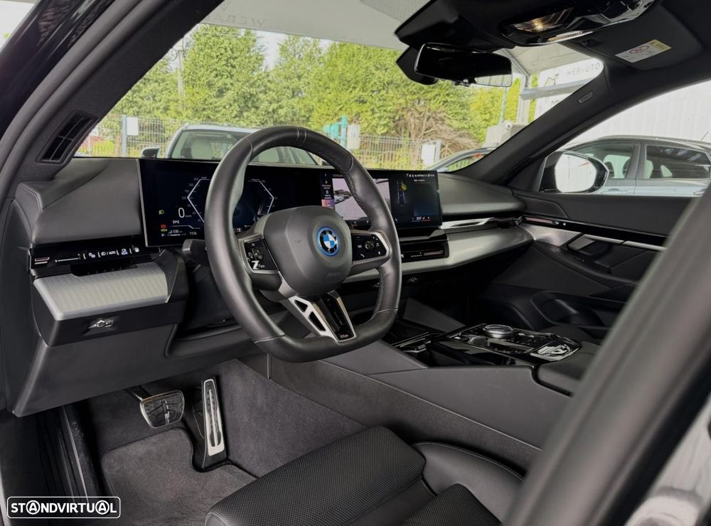 BMW 530 e Pack Desportivo M - 27