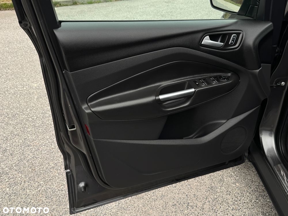 Ford Kuga 2.0 TDCi 4x4 Titanium - 39