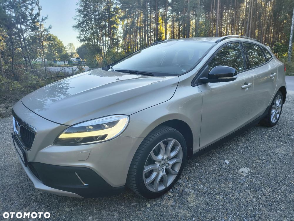 Volvo V40 Cross Country - 6