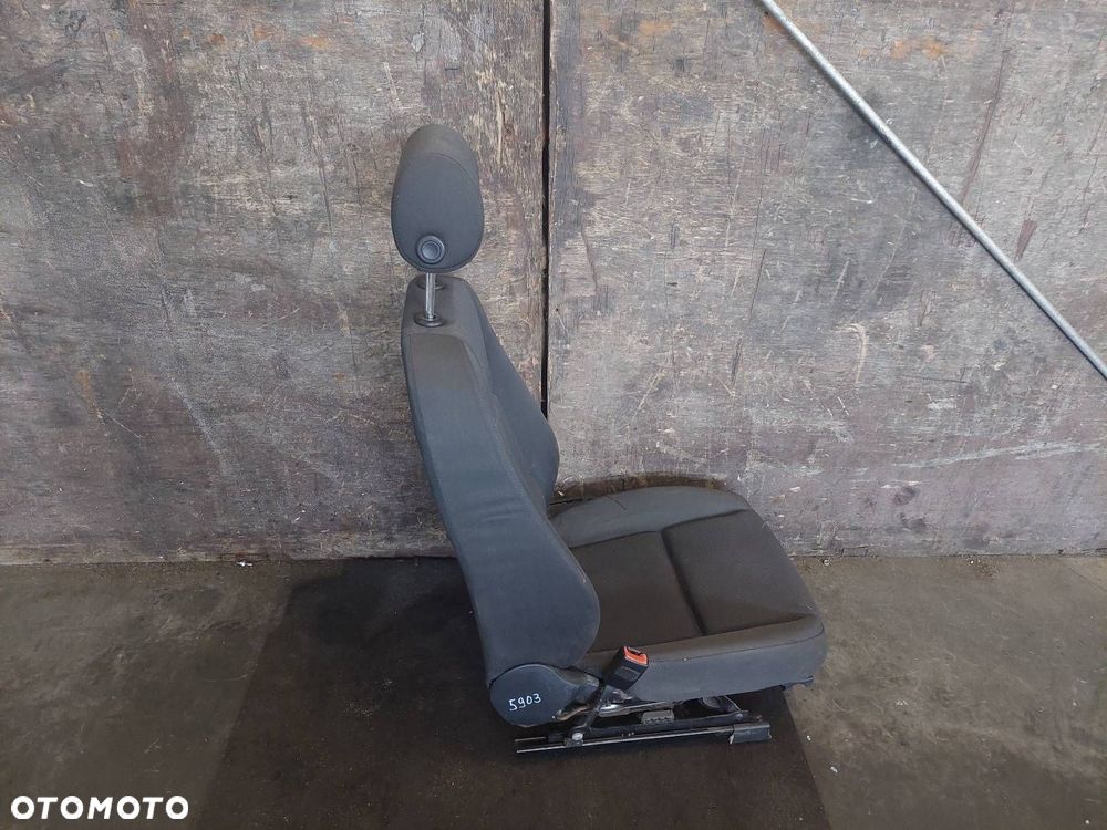 FOTEL LEWY PRZÓD AUDI A4 B6 - 2