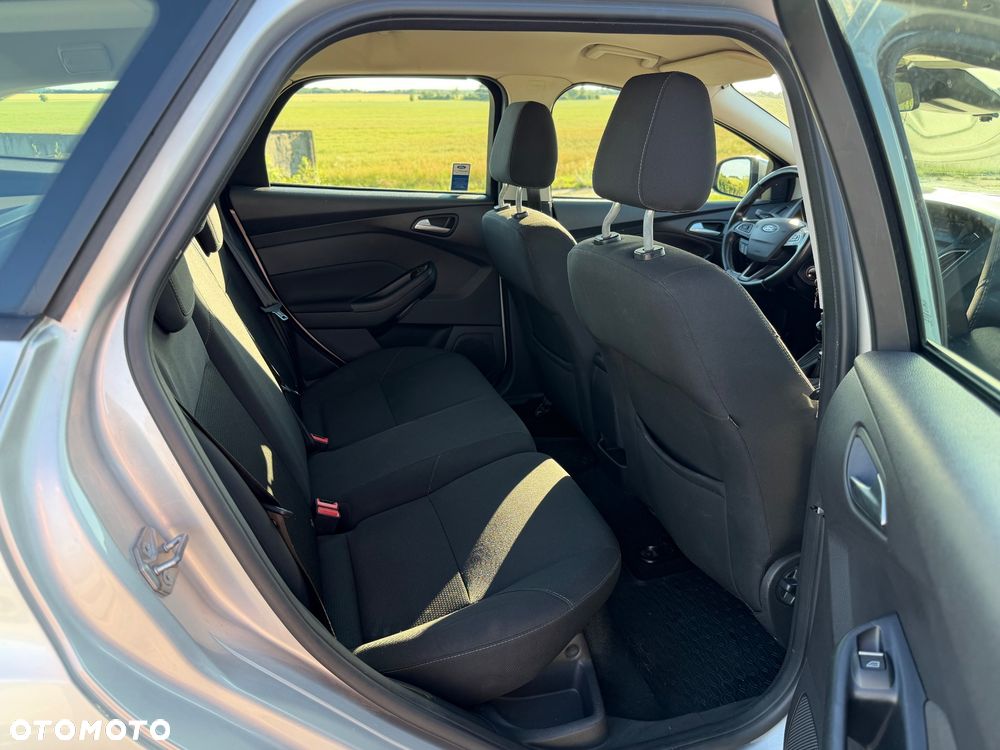 Ford Focus 1.5 TDCi SYNC Edition - 17