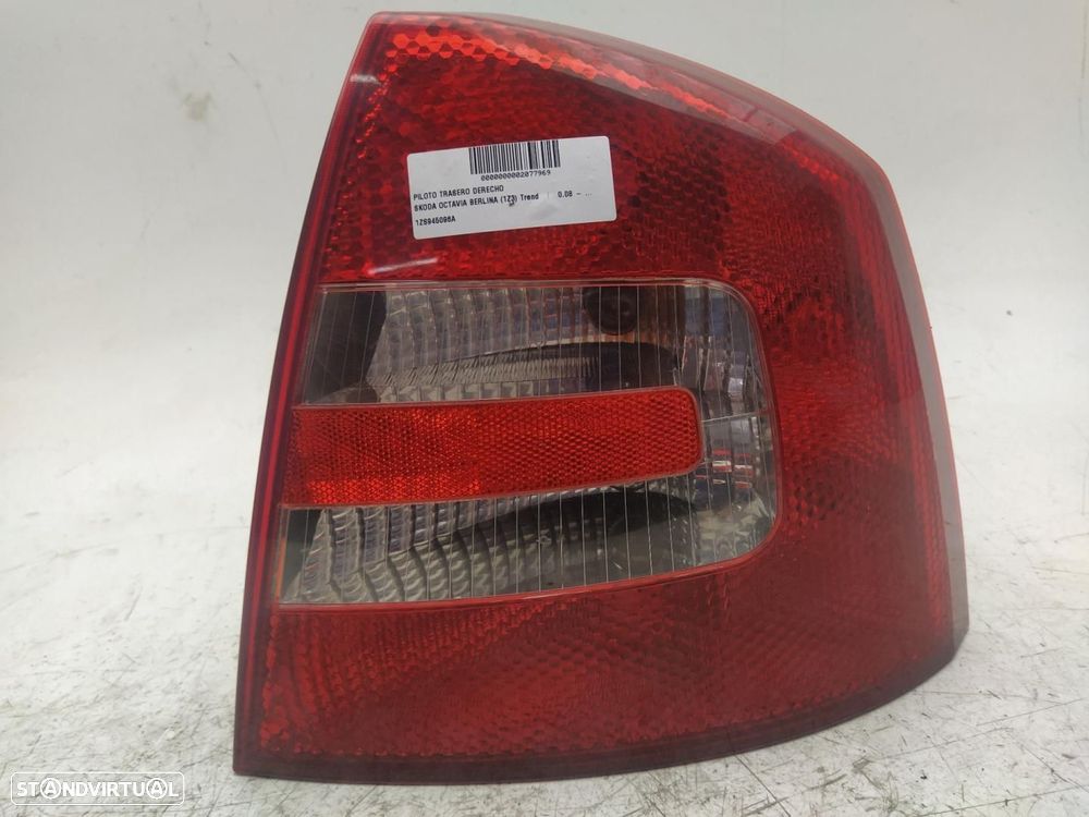 FAROLIM TRASEIRO DIREITO SKODA OCTAVIA - 1