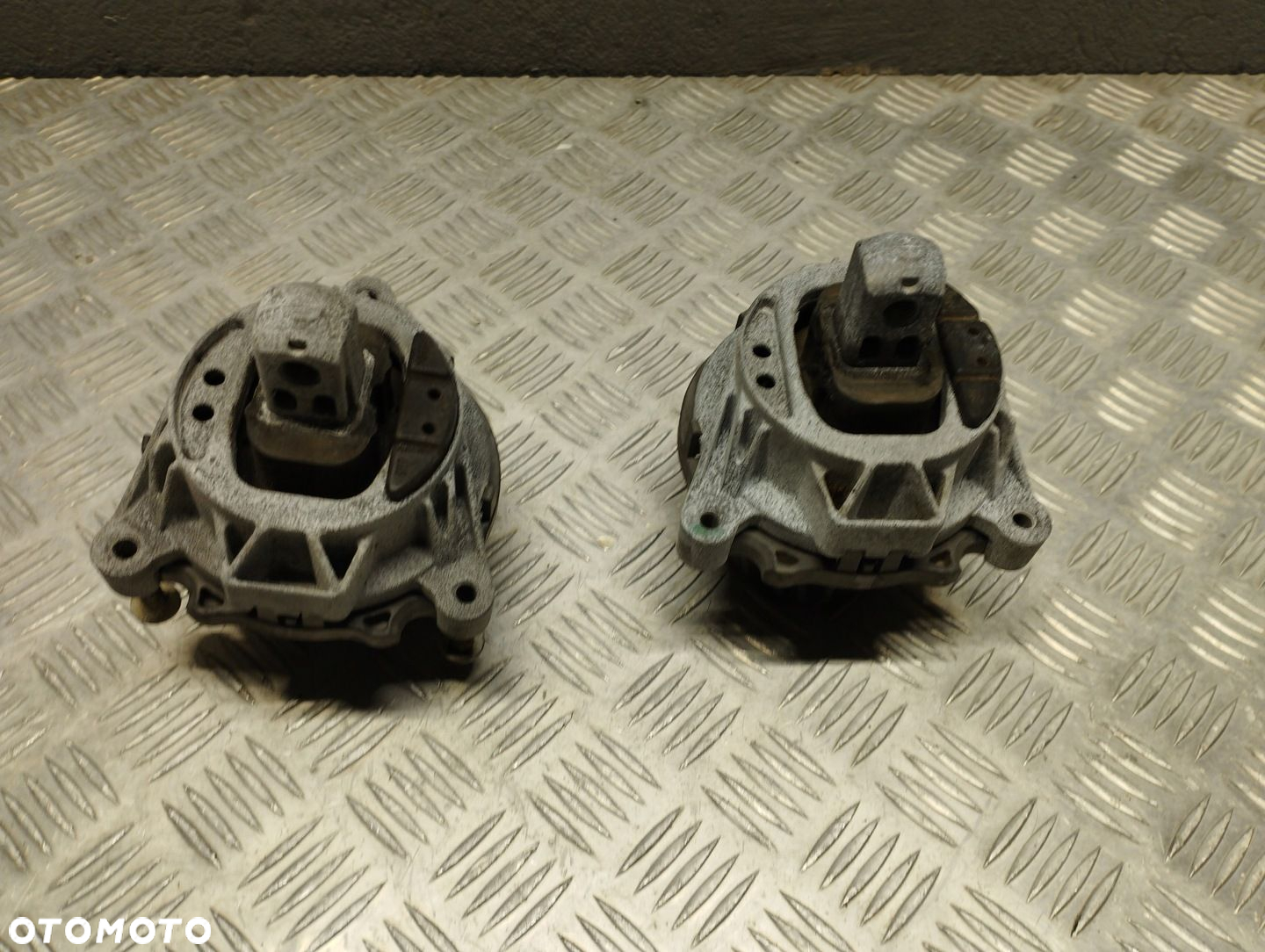 BMW F30 F31 F32 F33 F34 F36 PODUSZKA SILNIKA PRAWA 6850220 - 9