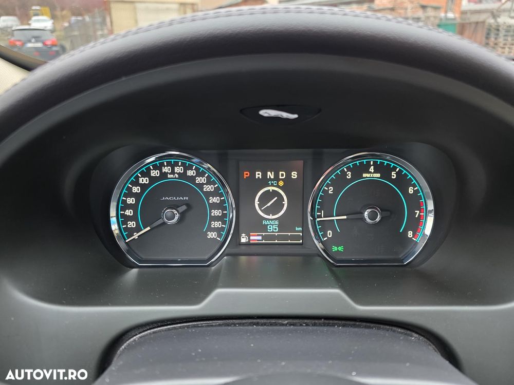 Jaguar XF 2.0 Turbo - 31