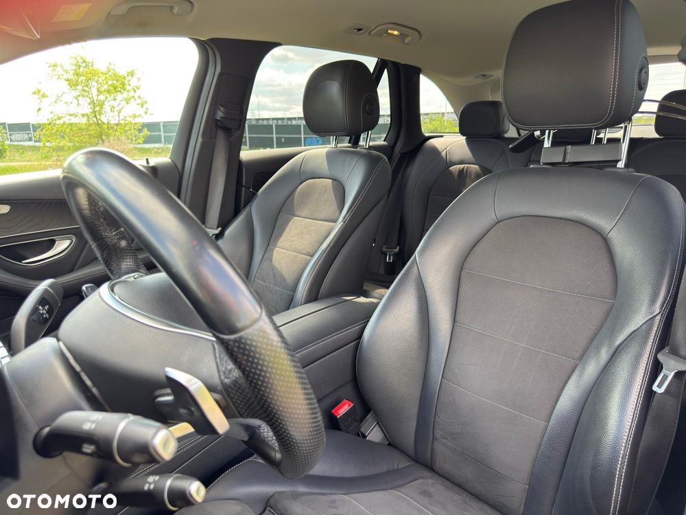 Mercedes-Benz GLC 250 4Matic 9G-TRONIC AMG Line - 9