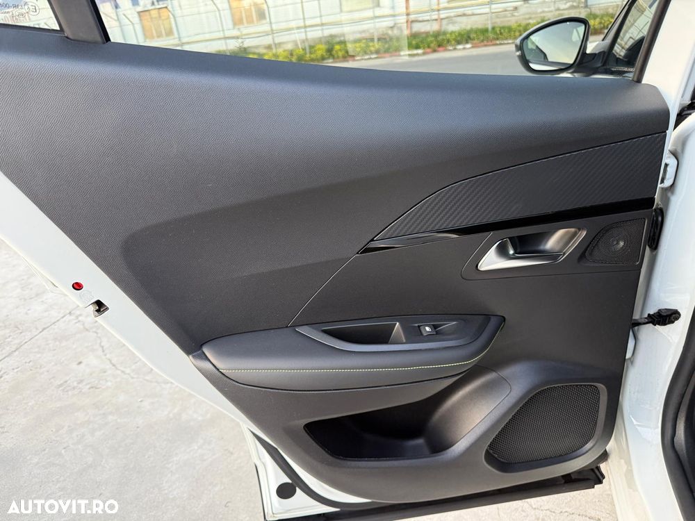 Peugeot 2008 PureTech 130 EAT8 GT Pack - 40