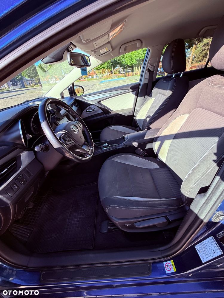 Toyota Avensis - 12