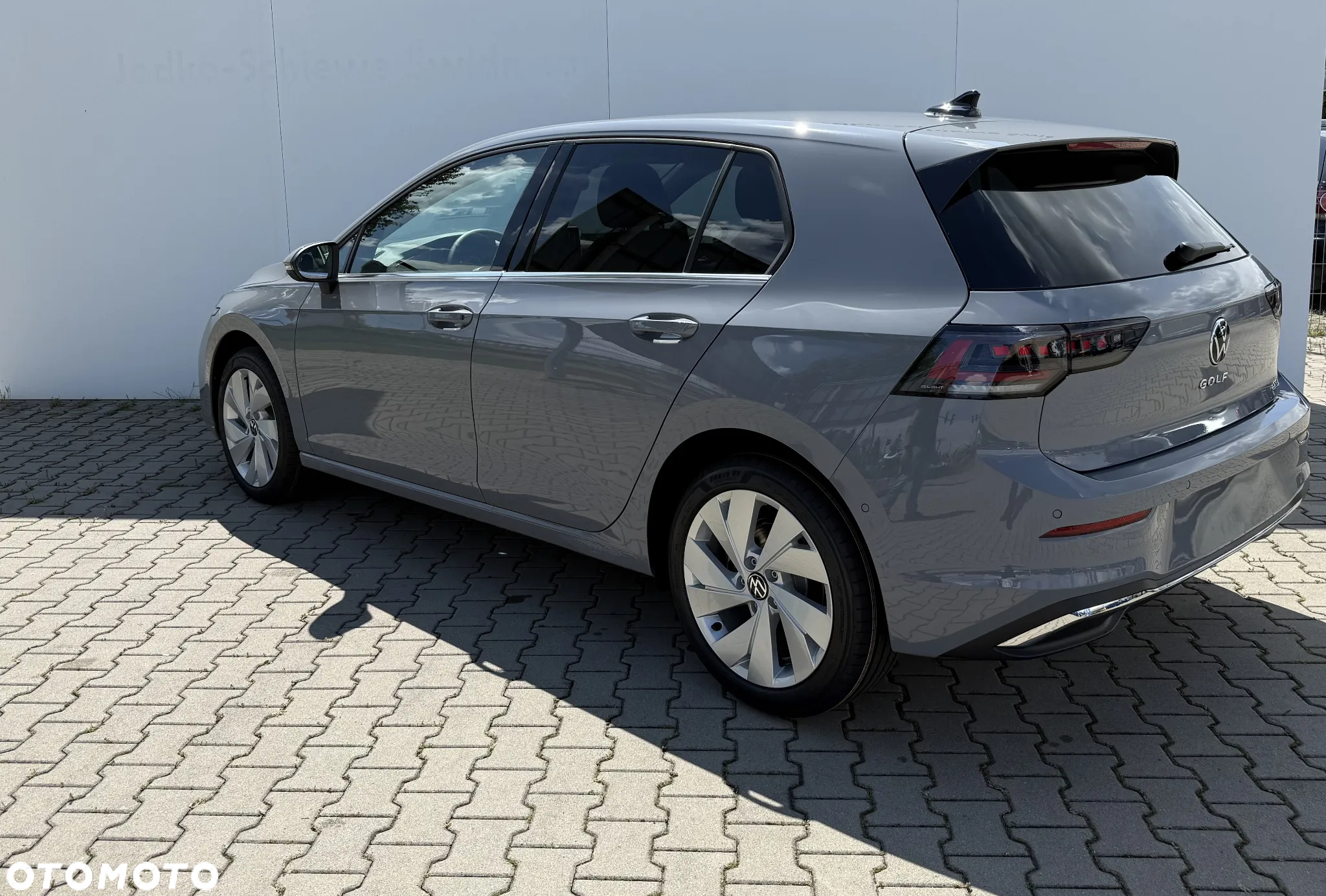 Volkswagen Golf - 2