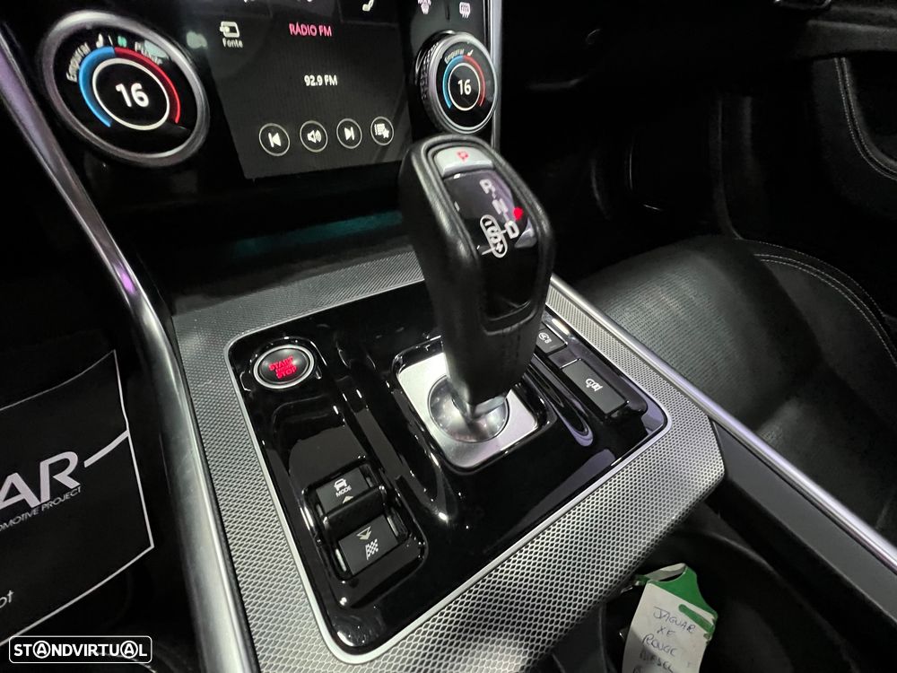 Jaguar XE D180 Aut. R-Dynamic S — fotografia 29