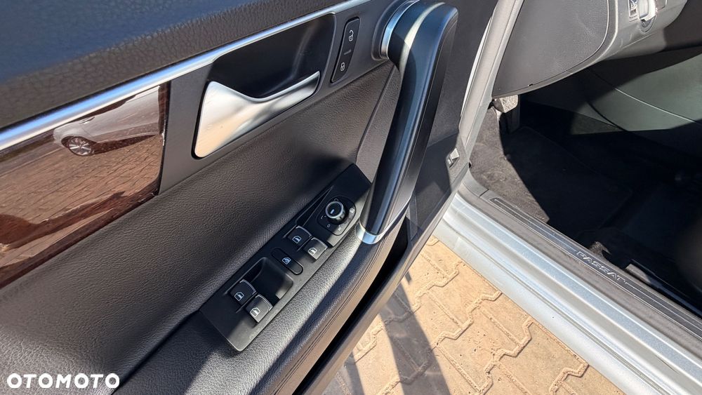Volkswagen Passat Variant 2.0 TDI DPF Sportline DSG - 12