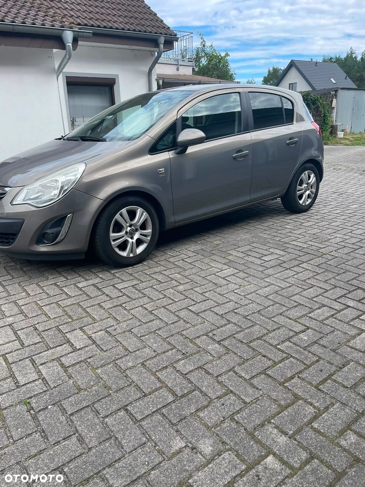 Opel Corsa 1.4 16V Cosmo - 2