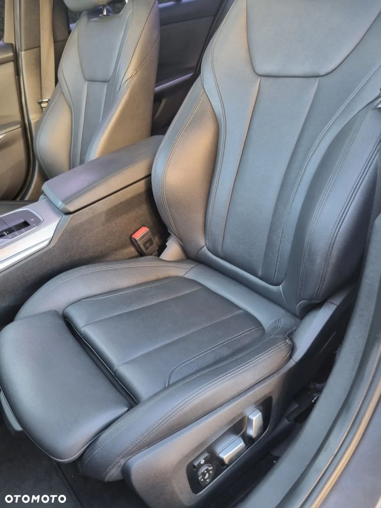 BMW Seria 3 330i M Sport - 12