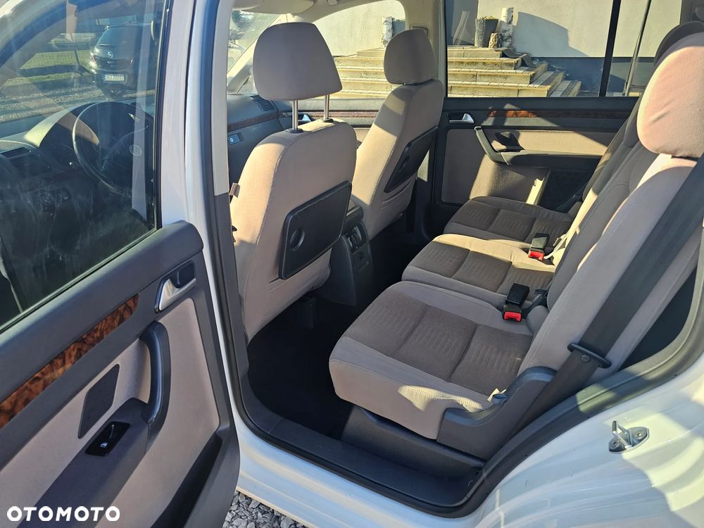 Volkswagen Touran - 10