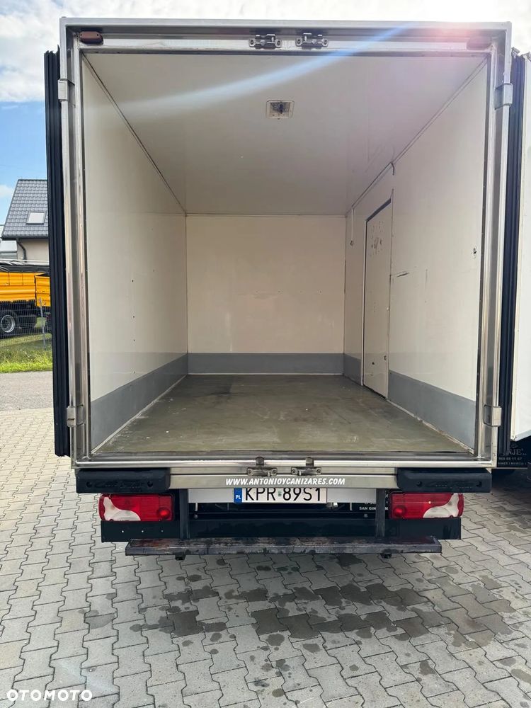 Mercedes-Benz Sprinter - 5