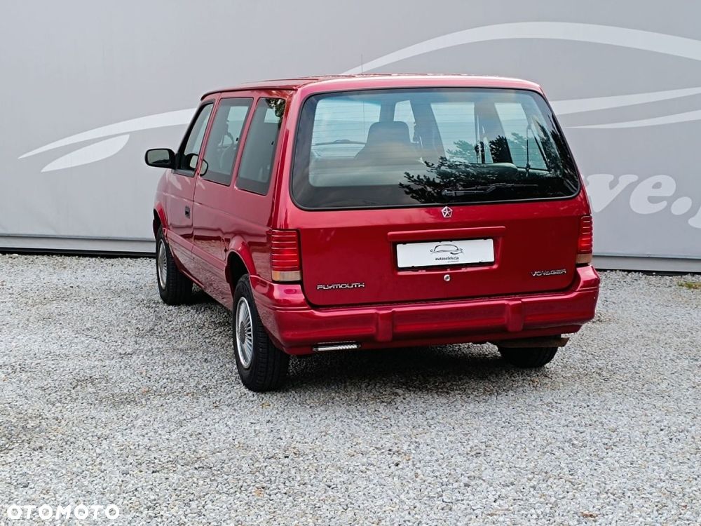Plymouth Voyager - 22