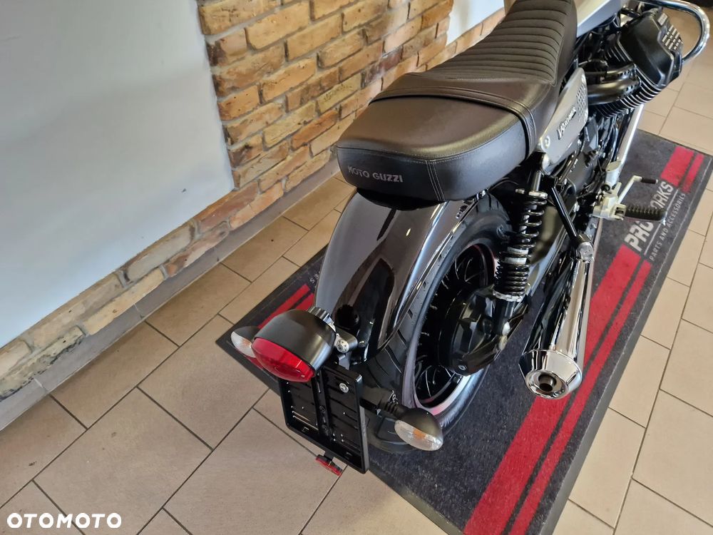 Moto Guzzi V9 - 30