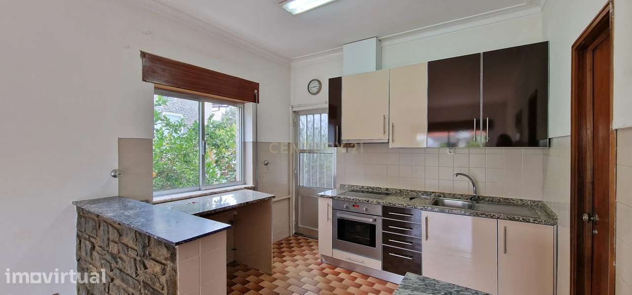 Andar moradia T4 com garagem e arrumo fechado em Fragosela - Viseu - Grande imagem: 3/11