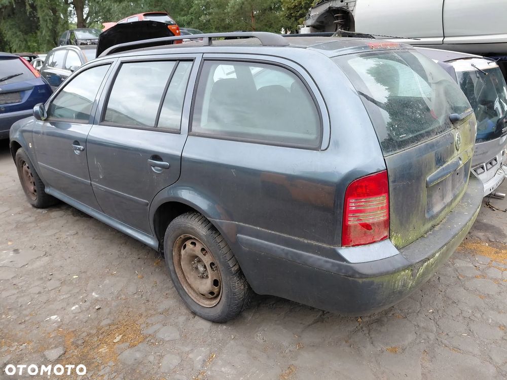 Na części: Skoda Octavia kod lakieru:9901 Rok 2006 Pojemność 1595 Moc 75 kw Benzyna - 7