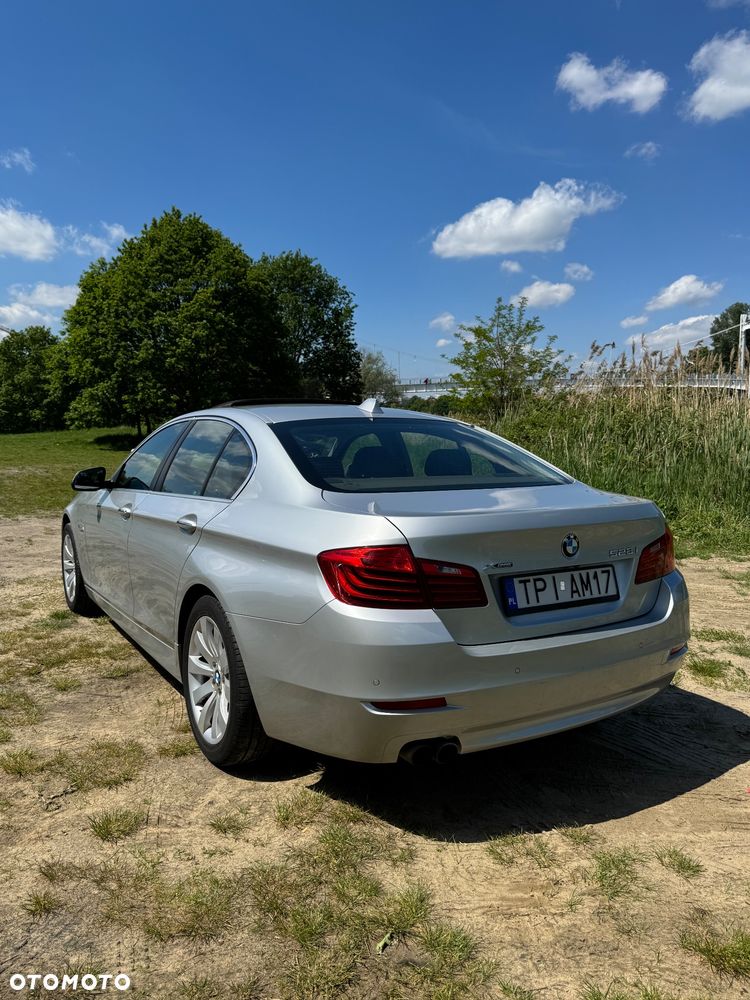 BMW Seria 5 528i xDrive Luxury Line - 3