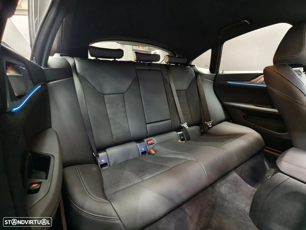 BMW i4 eDrive40 - 42