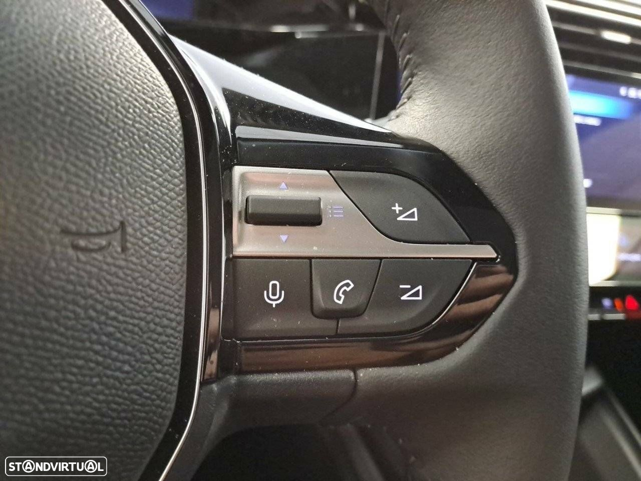 Peugeot 408 1.2 PureTech Allure EAT8 - 17