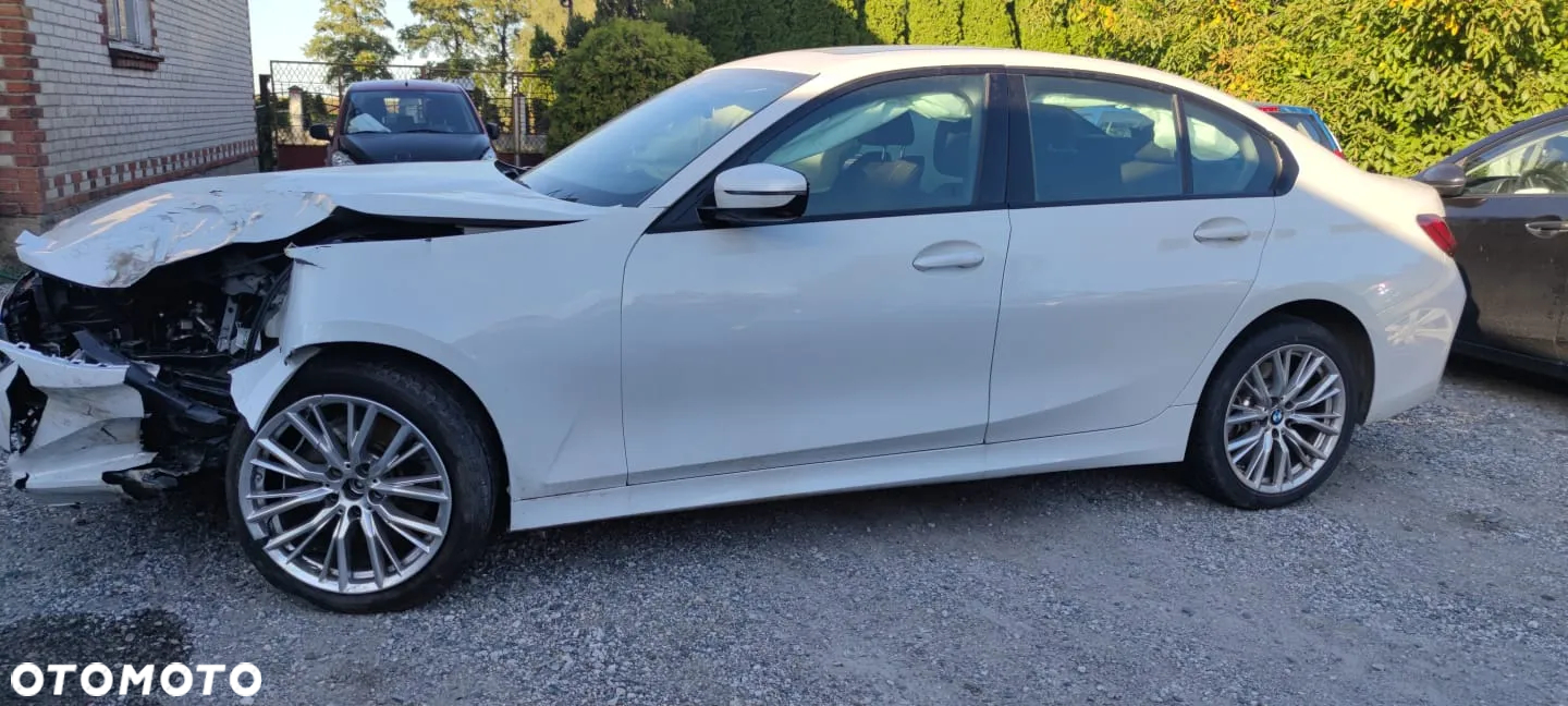 BMW Seria 3 330i xDrive sport - 13