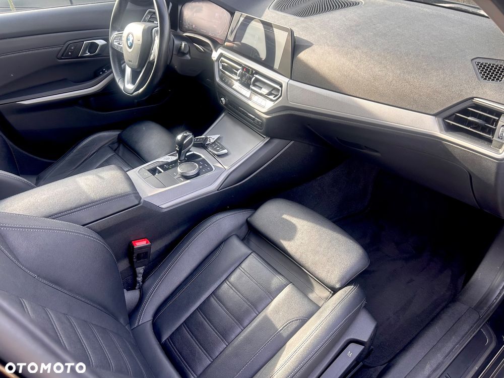 BMW Seria 3 320i Sport Line - 22