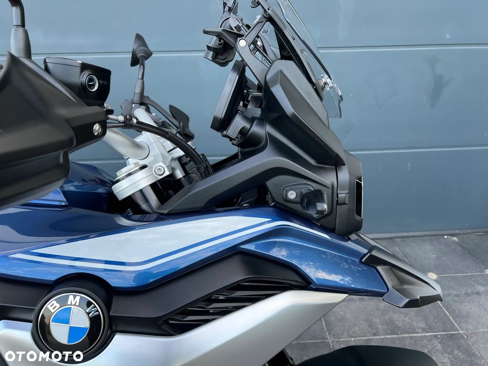 BMW F - 12