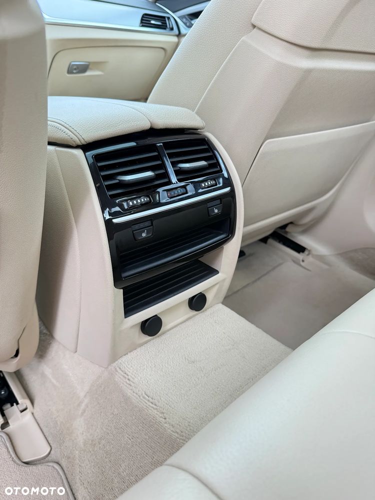 BMW Seria 5 525d Sport Line - 23