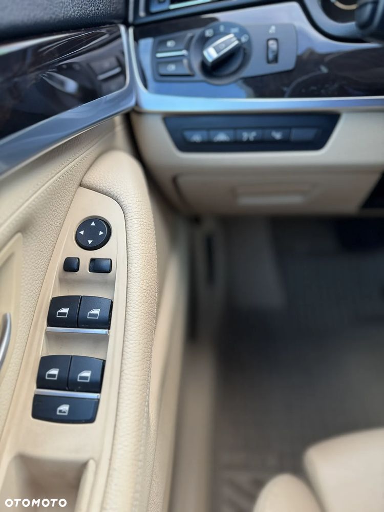 BMW Seria 5 525d Luxury Line - 31
