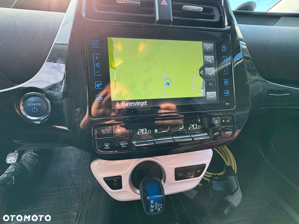 Toyota Prius Hybrid Executive - 11