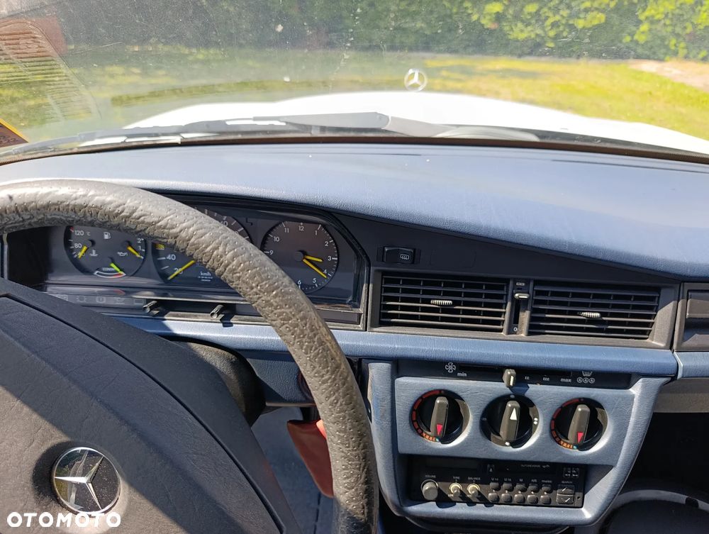 Mercedes-Benz W201 (190) - 12