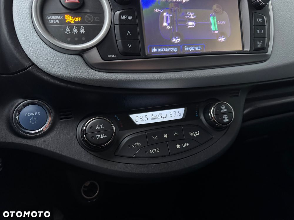 Toyota Yaris Hybrid 100 Premium - 11