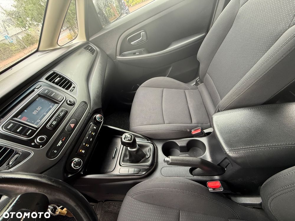 Kia Carens 1.7 CRDi 115 Dream Team Edition - 25